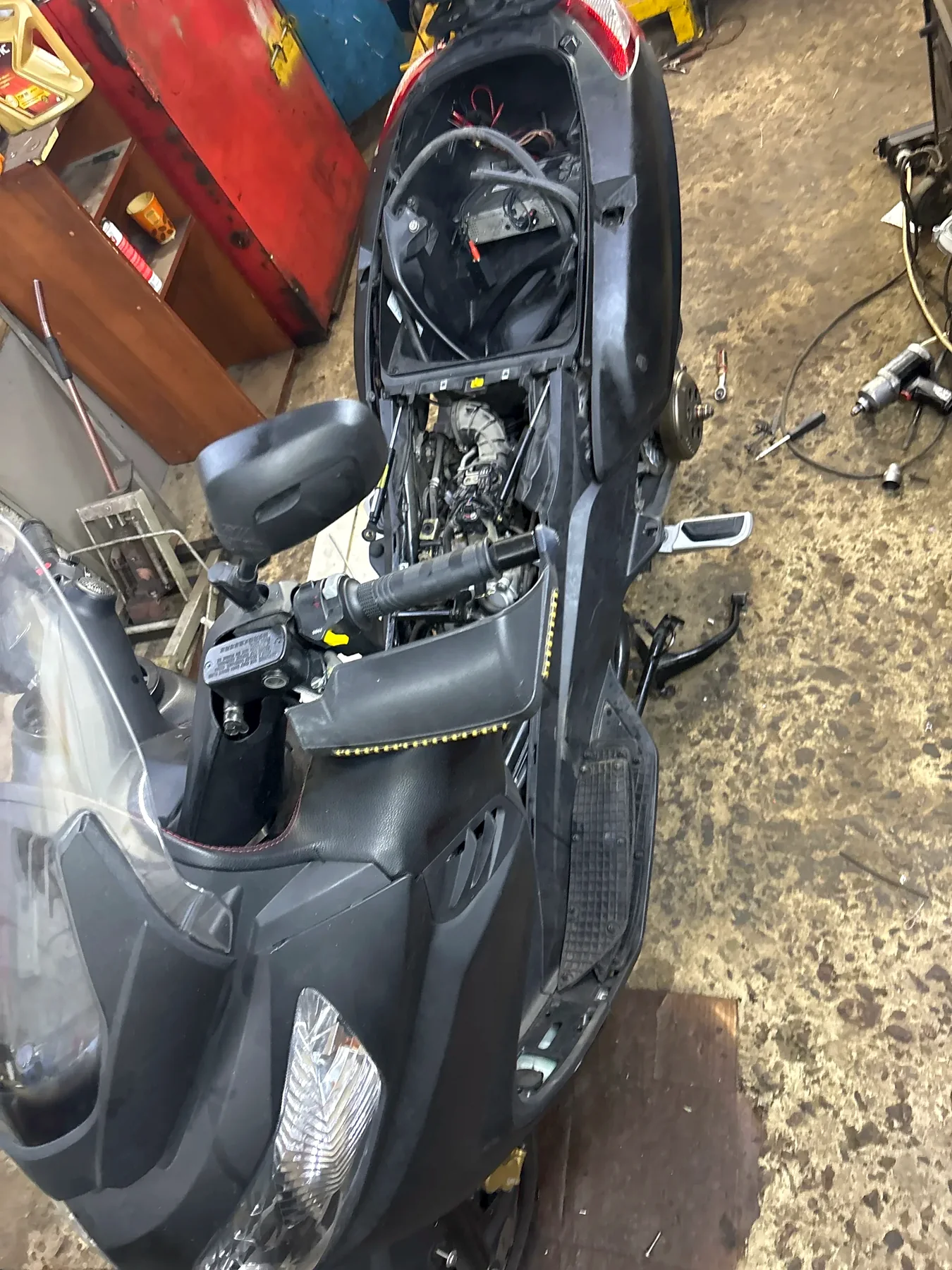 Обслуживание SYM Maxsym 600 в мастерской